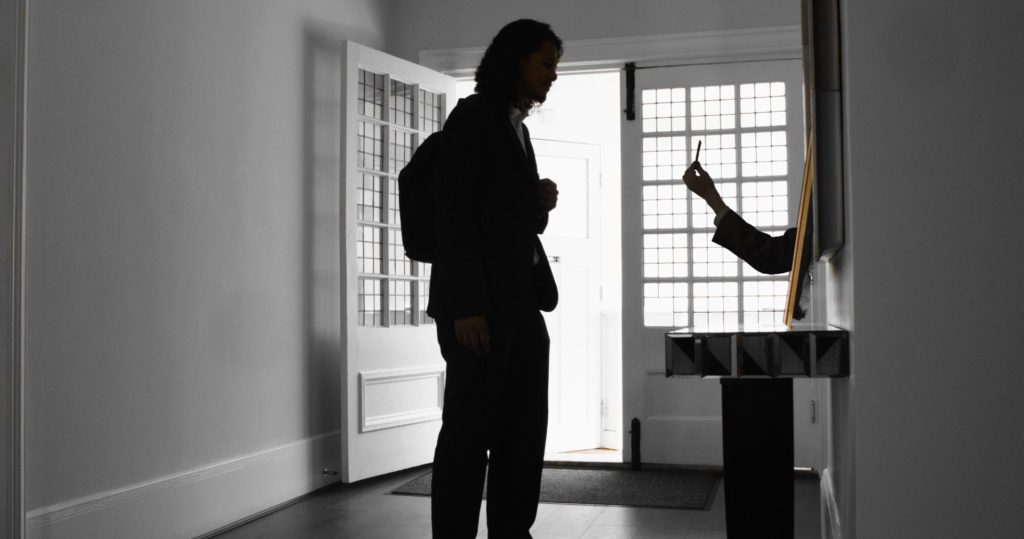 ‘The Portrait In The Lobby’ Is The Perfect Blend Of Magic & Amusement!