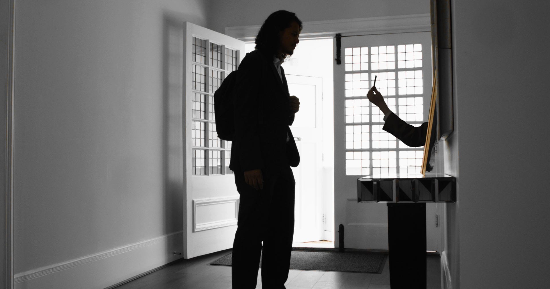 ‘The Portrait In The Lobby’ Is The Perfect Blend Of Magic &#038; Amusement!
