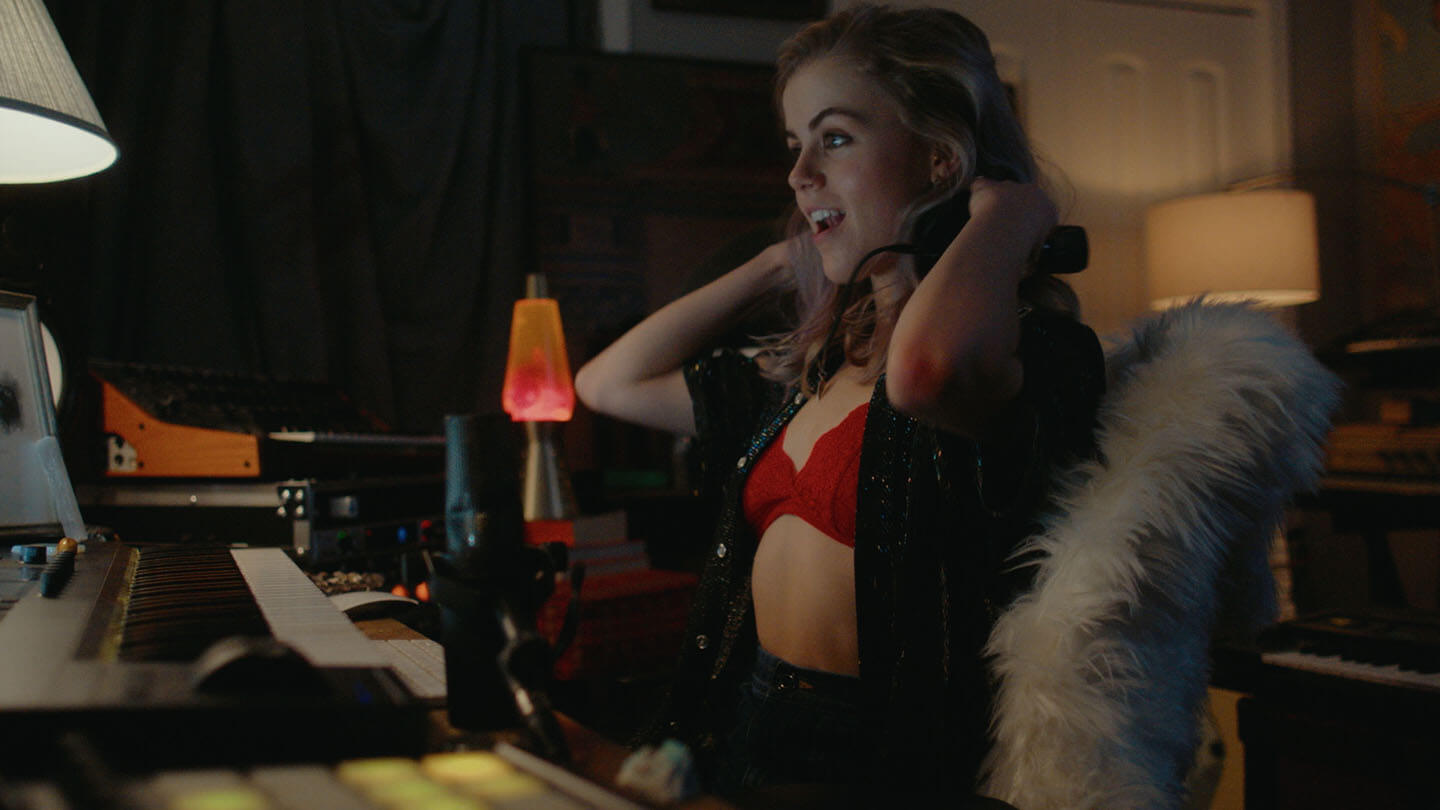 It&#8217;s Not You, It&#8217;s Her: New-Age Quarantine Comedy