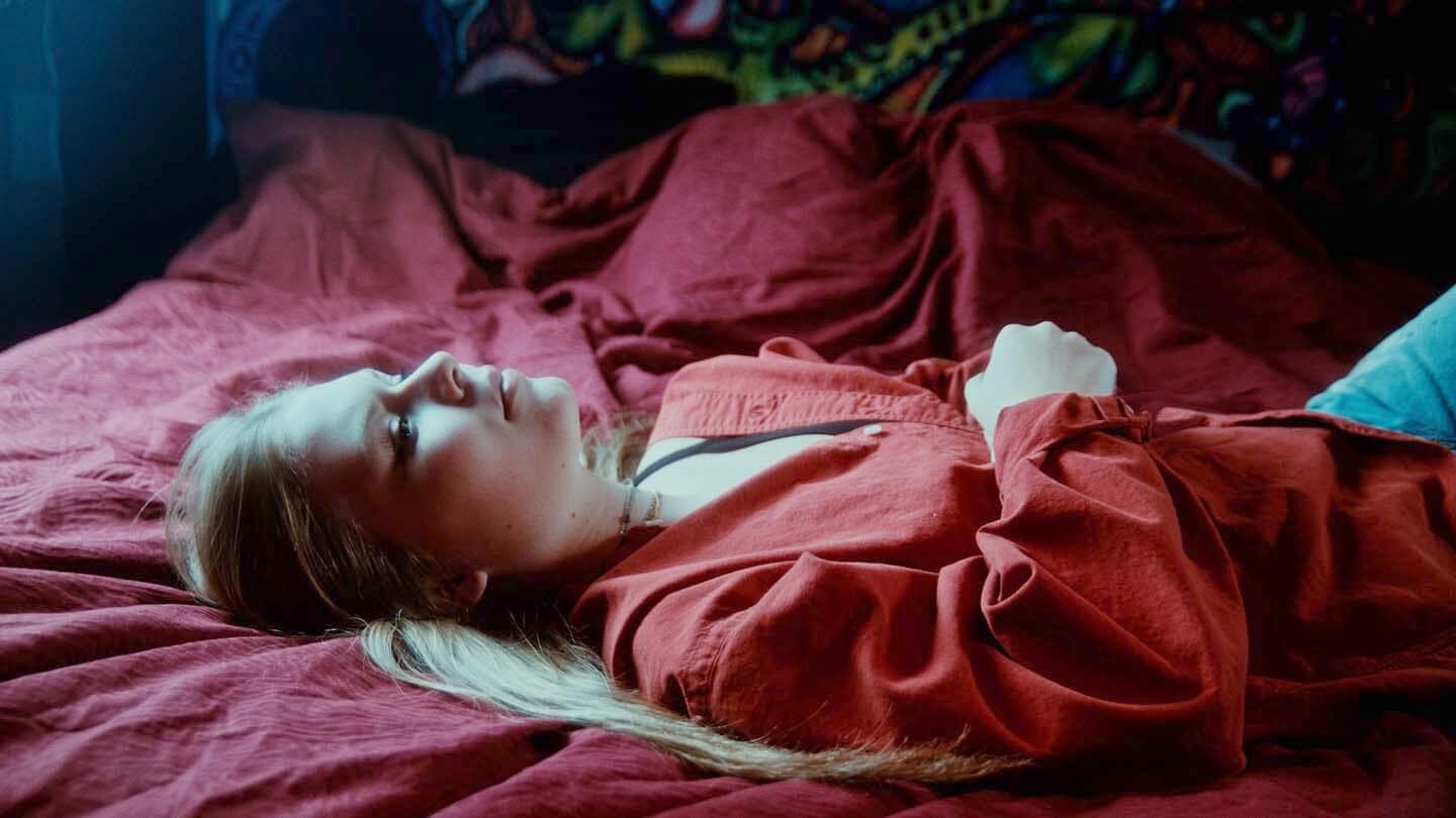 Dimanche: The Neuroses Of Fast Approaching Adulthood