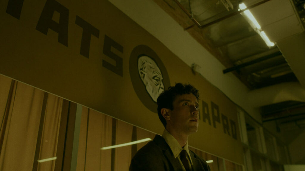 Intern: A Dark Comedy That Offers An Amusing Take On The Corporate Management