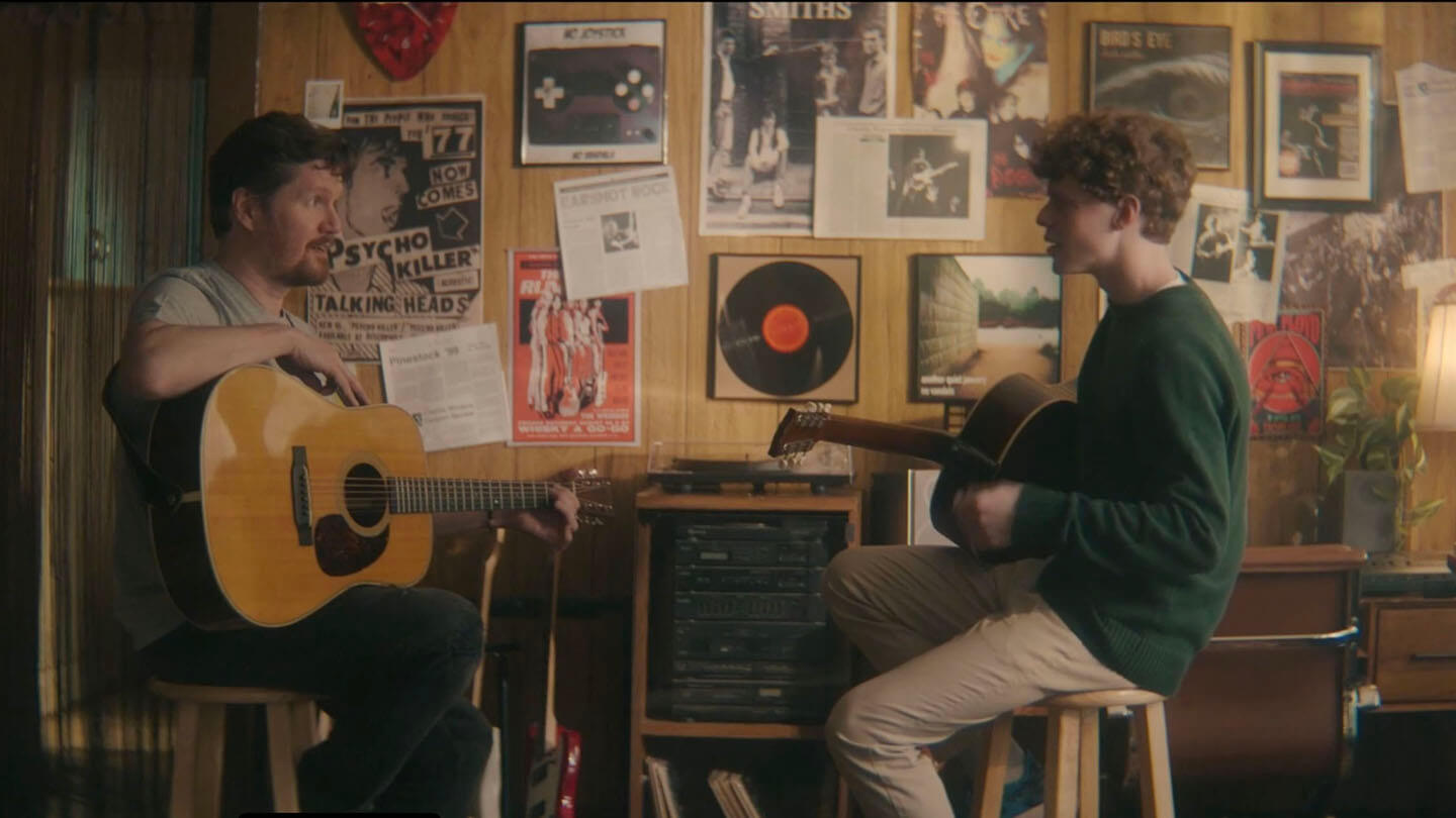The Guitarist: Speaking Without Words Between Image and Music